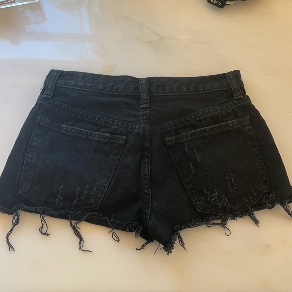Black free people jean shorts. Only worn once ! - Picture 2 of 4